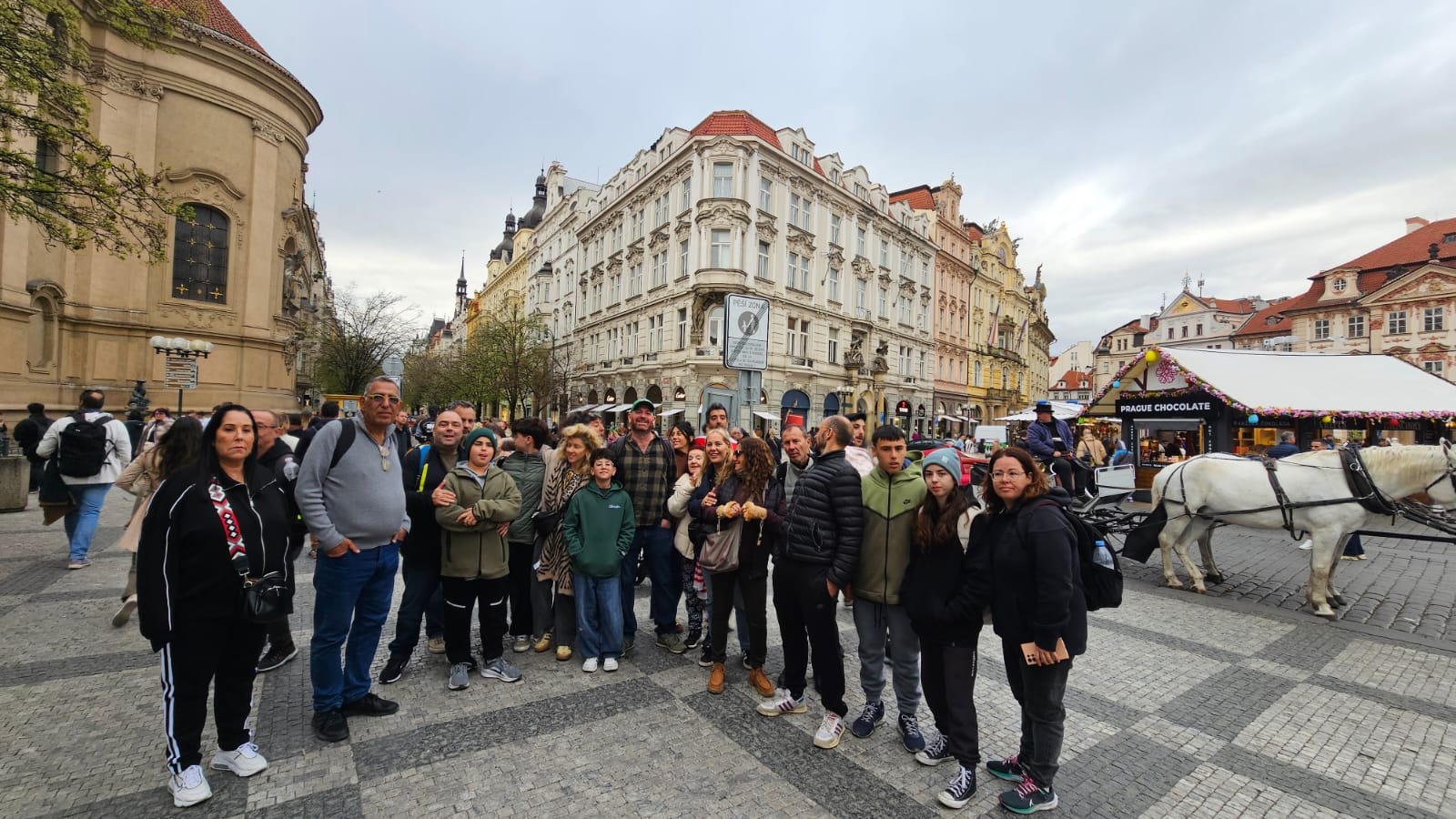 חוזרים לפראג